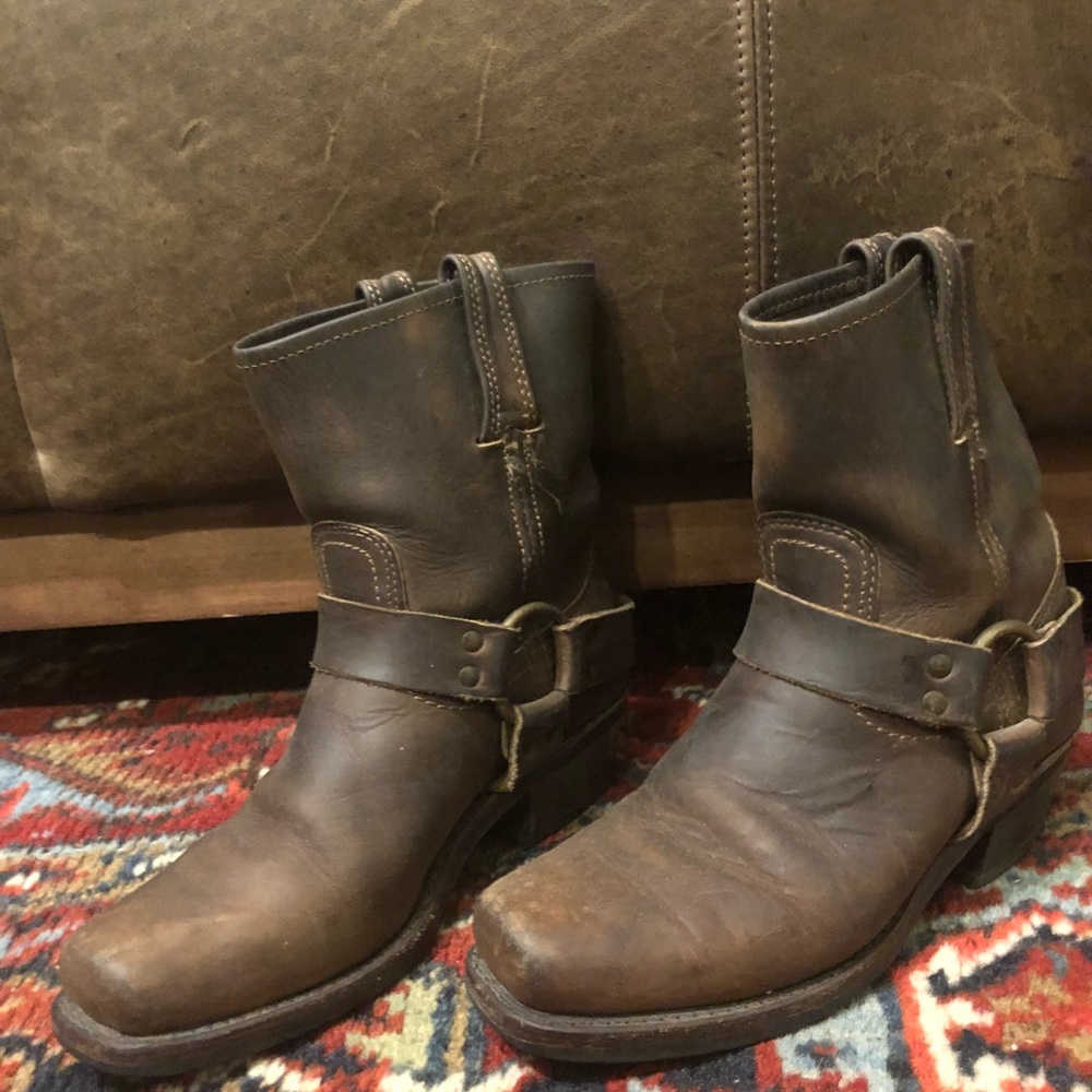 FRYE 8R Harness boots in dark brown